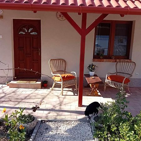 Edi Apartman Vecsés Εξωτερικό φωτογραφία